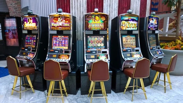 hoki 168 desktop site live casino interface with blackjack table and betting controls